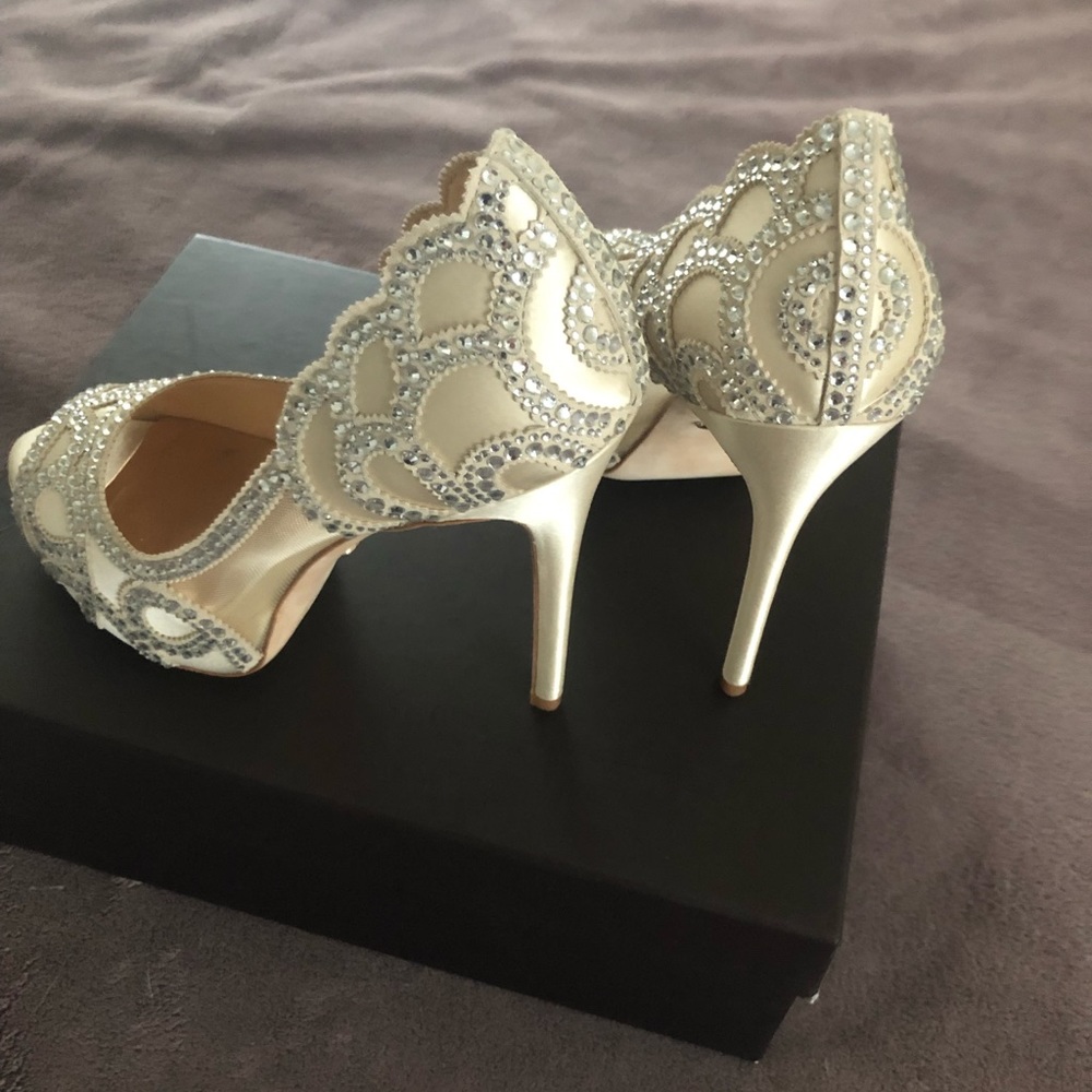 Badgley Mischka Pumps - Picture 2 of 5